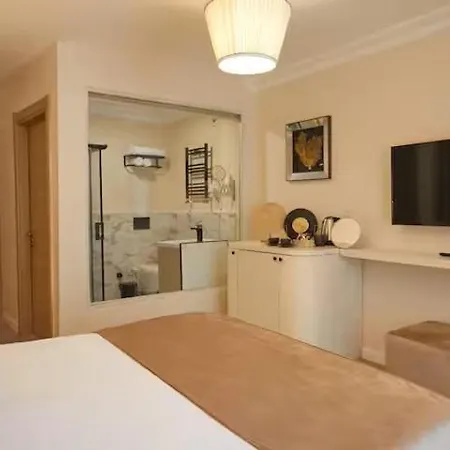 Kaira & Aparts Hotel 3*